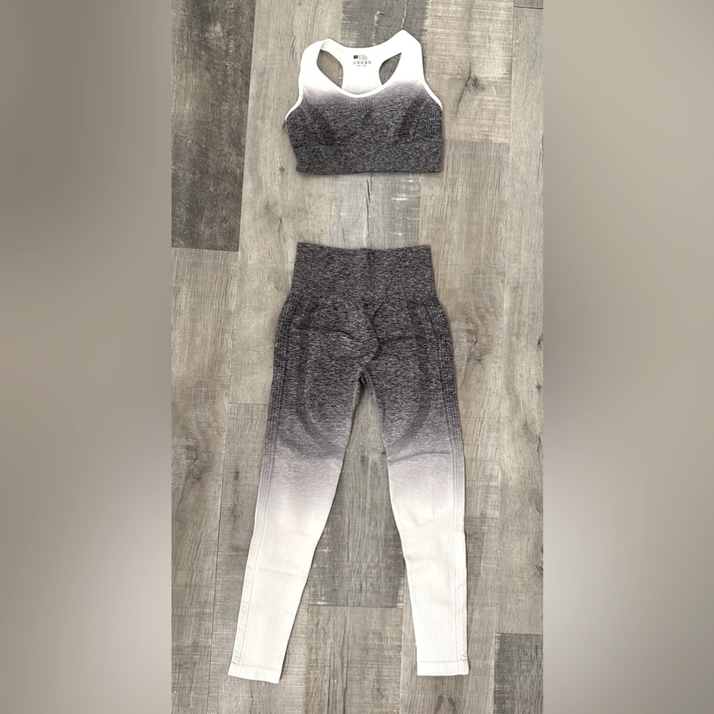 Hot Miami Styles 2PC Set, Sports Bra, Butt Lifting Leggings, White/Gray, Small
